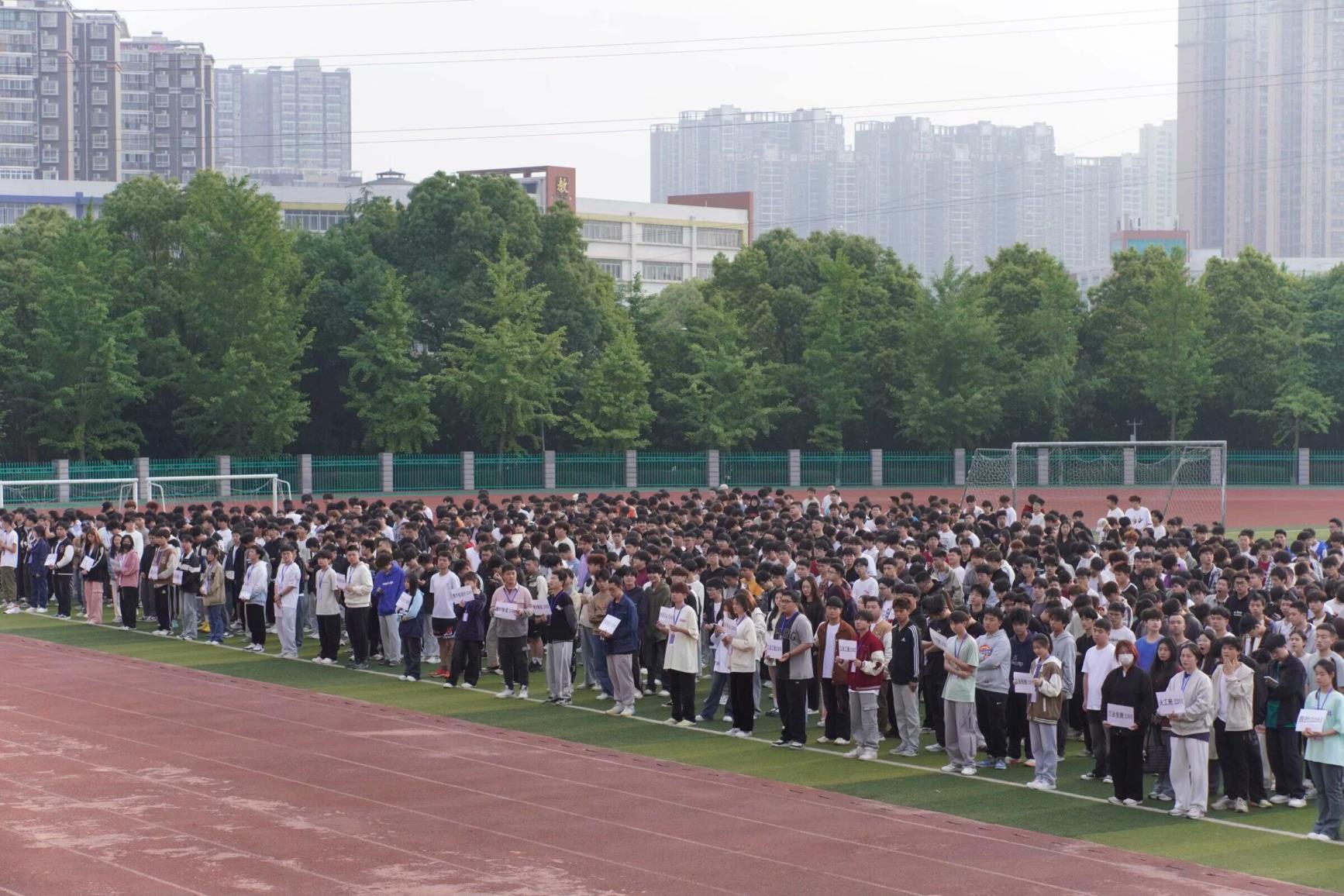 学院举行“营造优良学风，不负韶华时光”主题升旗仪式